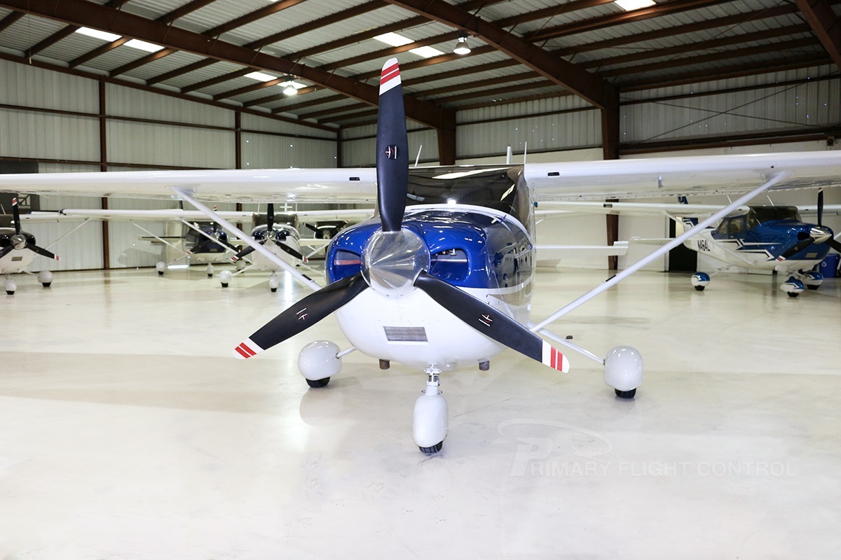 Airplane For Sale 2004 Cessna 182T