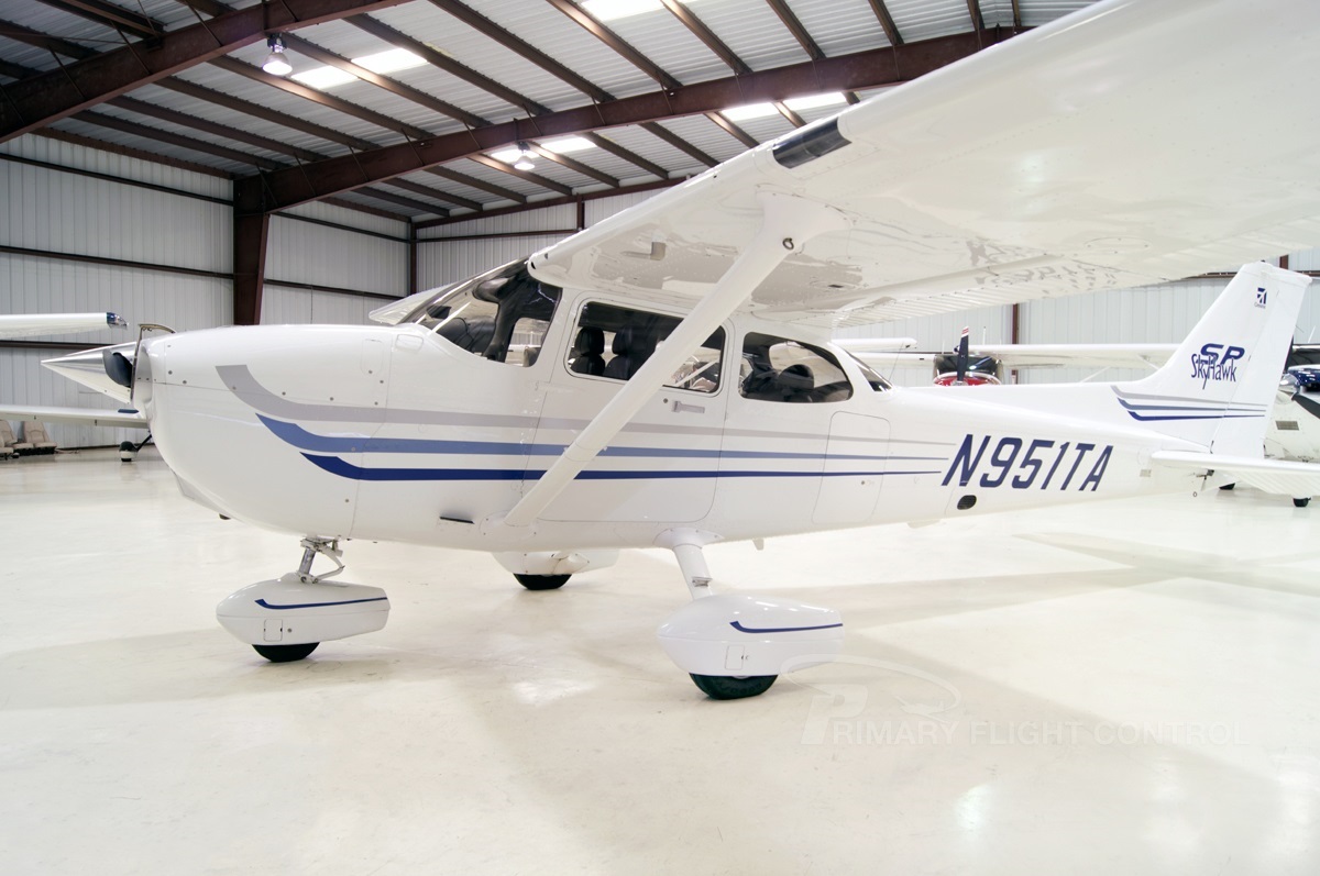 Airplane For Sale 2003 Cessna 172SP